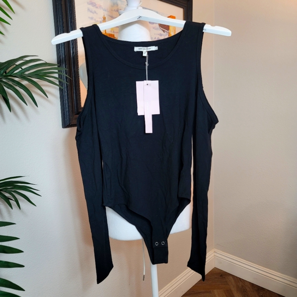 Avec Les Filles Cold Shoulders Long Sleeves Bodysuit